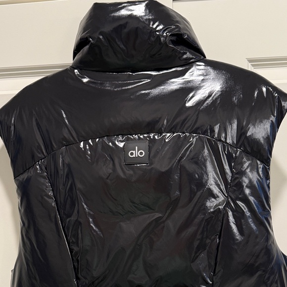 ALO Yoga Women's Shiny Black Vest - Picture 6 of 7